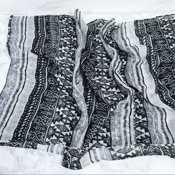 Aztec Print Infinity Scarf Black & Gray - Picture 4 of 4